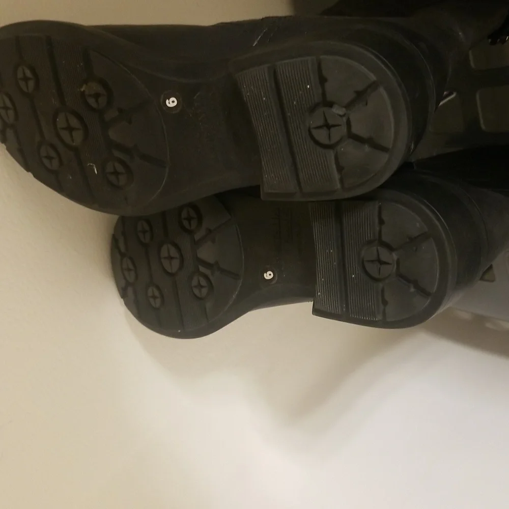 Aquatalia black leather ankle boot. - Picture 3 of 5